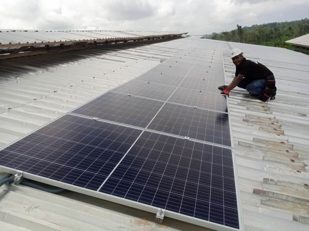 ⚡ INSTALLATION SOLAIRE AUTONOME – RÉSIDENCE À DIBOMBARI
